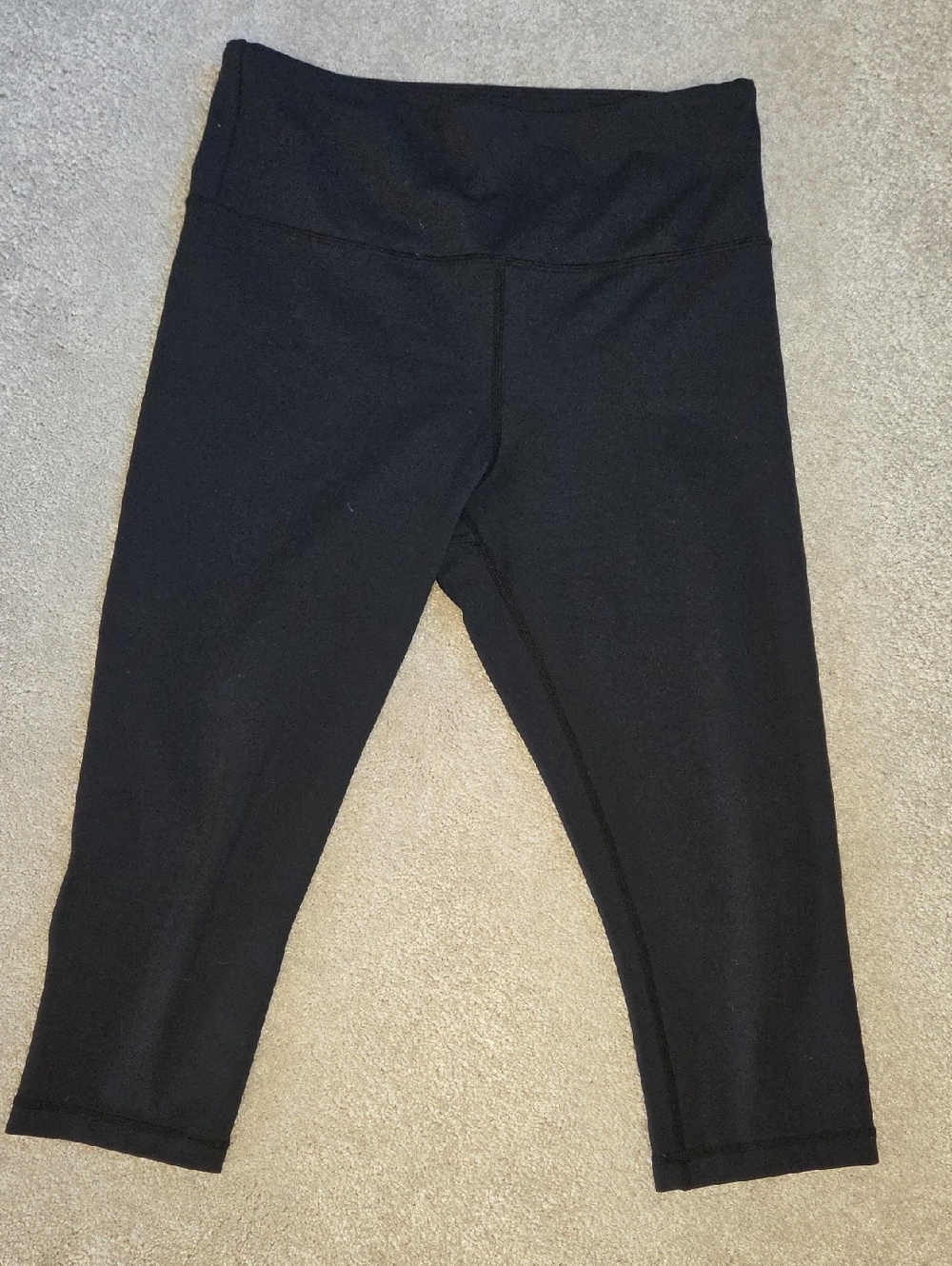 ZYIA Black Womans Capri Leggings